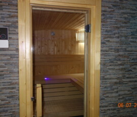 Sauna, interior din lemn Sauna, interior din lemn