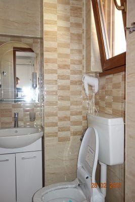 baie moderna imagine 2021 Casa Dorului